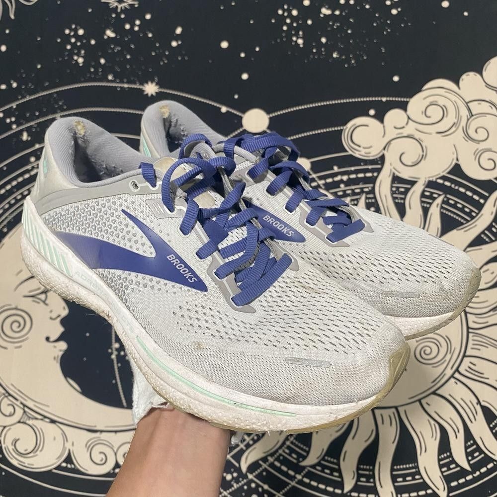 Brooks Adrenaline GTS 22 1203531B045 Athletic Sneaker Women's 9.5B Gray Mesh Gym